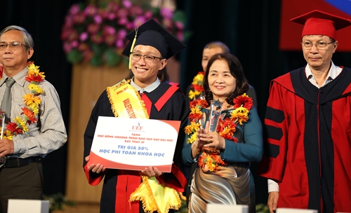Trường Đại học Kinh tế - Tài chính TP Hồ Chí Minh có thủ khoa tốt nghiệp đạt điểm kỷ lục